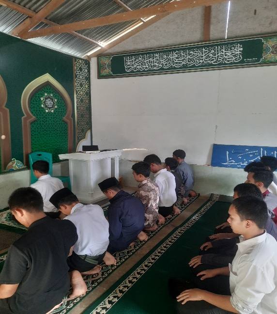 Kegiatan ibadah santri