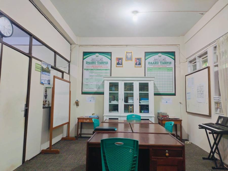 Ruang kantor pondok