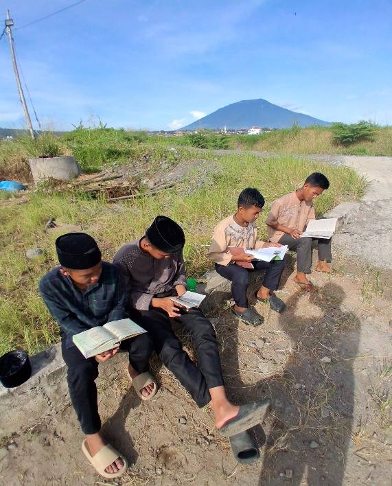 Belajar santri di luar kelas